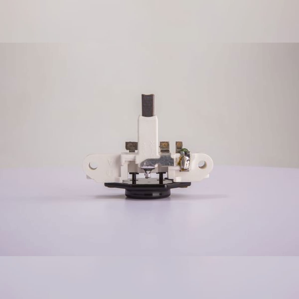 BOSCH Снят с производства Реле-регулятор генератора 1197311242