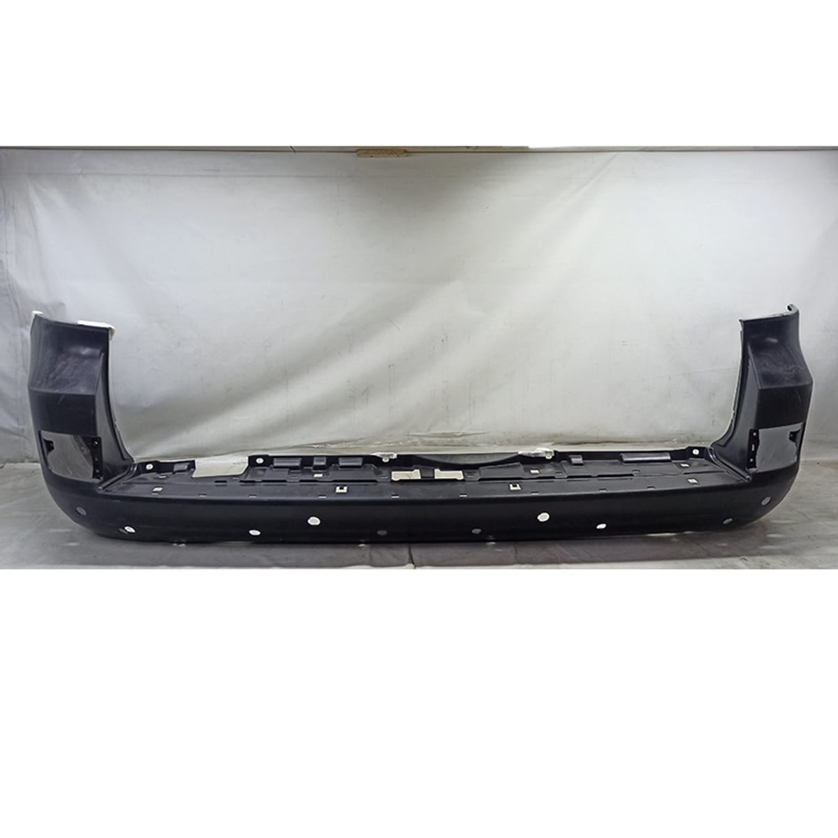 Бампер задний TOYOTA LAND CRUISER 200 15-21 (под сонары) (уценка на 25%) D25521596A929U011