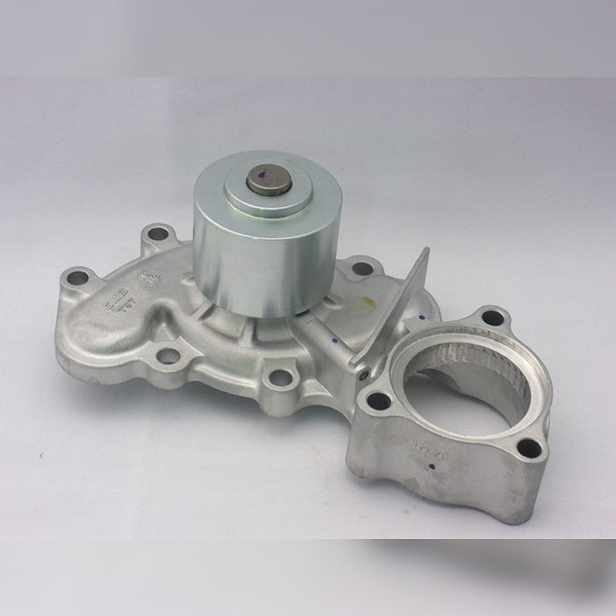 GMB Насос водяного охлаждения Toyota Hilux Pick Up 11-15 / Land Cruiser Prado 96-07 5VZFE