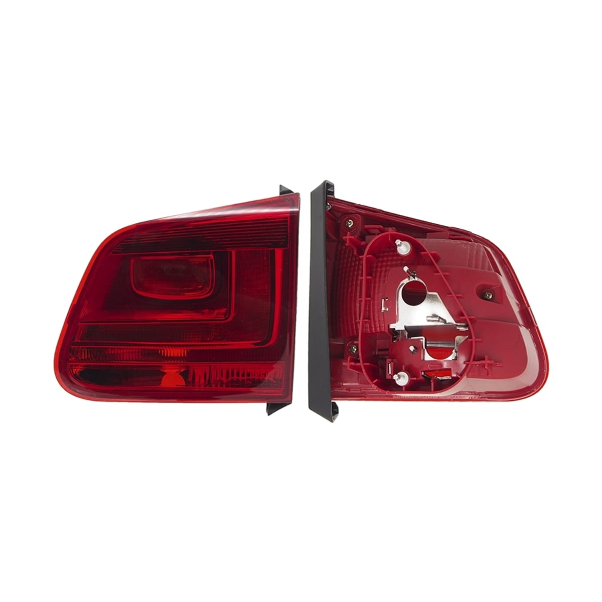 SAT Фонарь в крышку багажника Volkswagen Tiguan 11-17 (Справа)